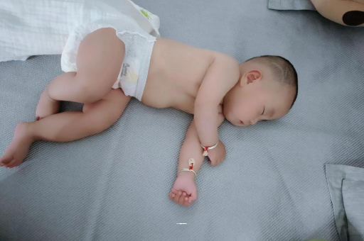 陆丰怀孕多久会显肚子